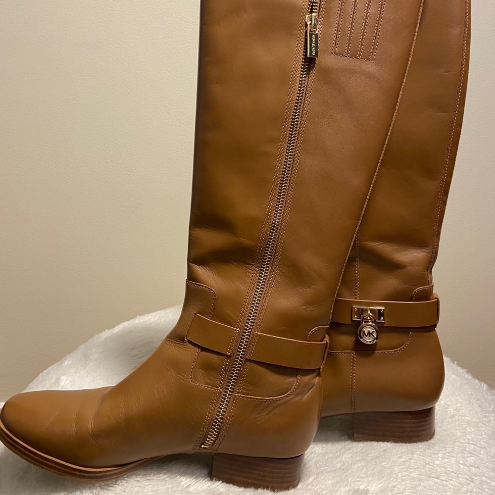 Micheal Kors boots - Picture 2 of 7